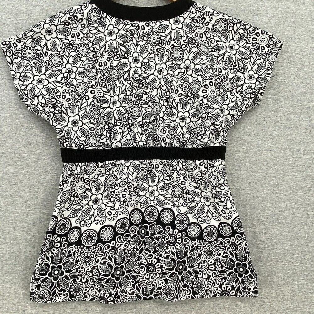 Peaches Scrub Top Womens XS Katherine Heigl Black White Floral Short Sleeve - Picture 3 of 13